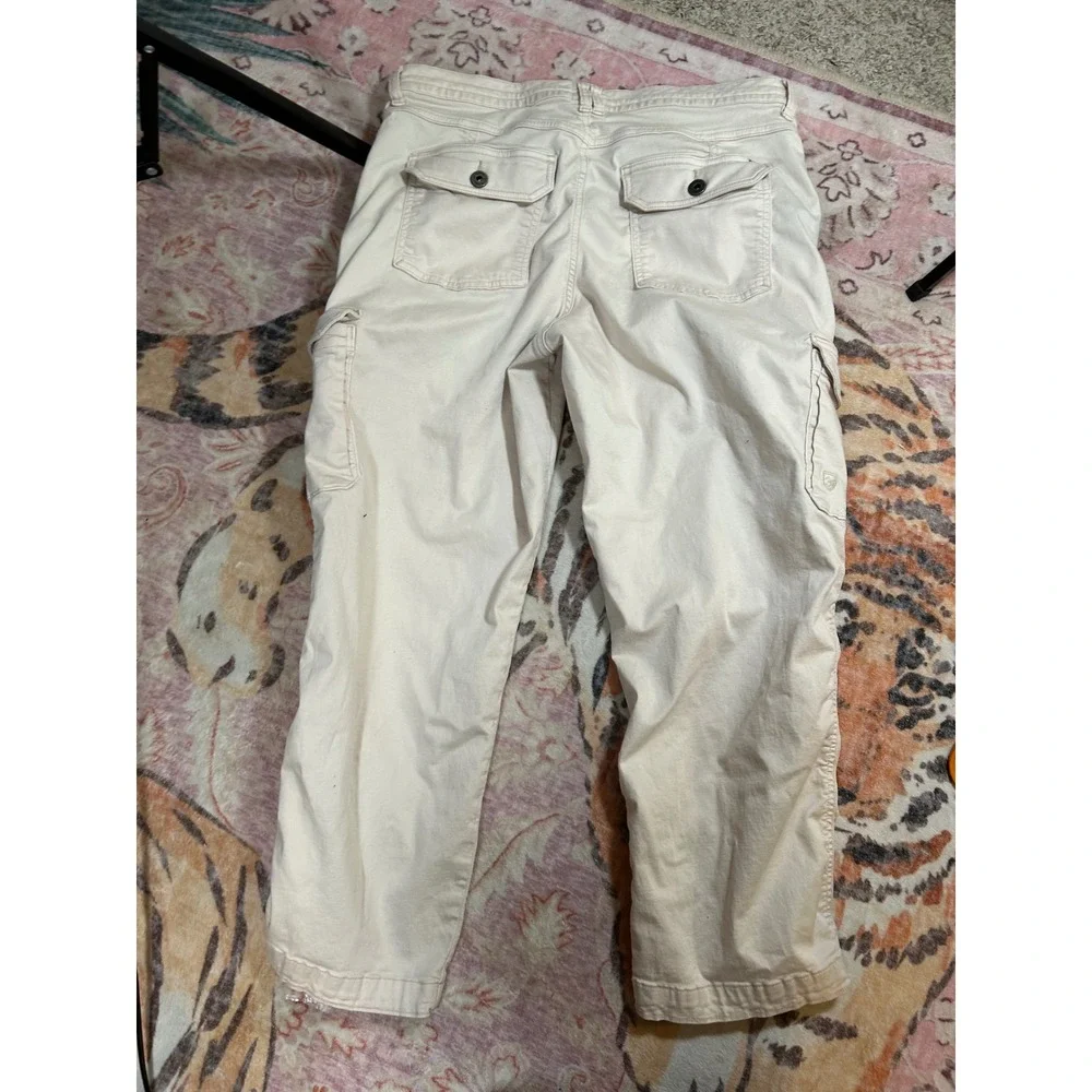 KUHL Womens 14 Crop Cargo Pants‎ Cream Tan Straight Leg Utility Hiking Tactical